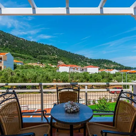 Kalesma Golden * כריסי אמודיה